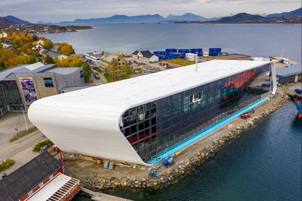 Rakentamisen taidetta vanhalla Hurtigrute laivalla.